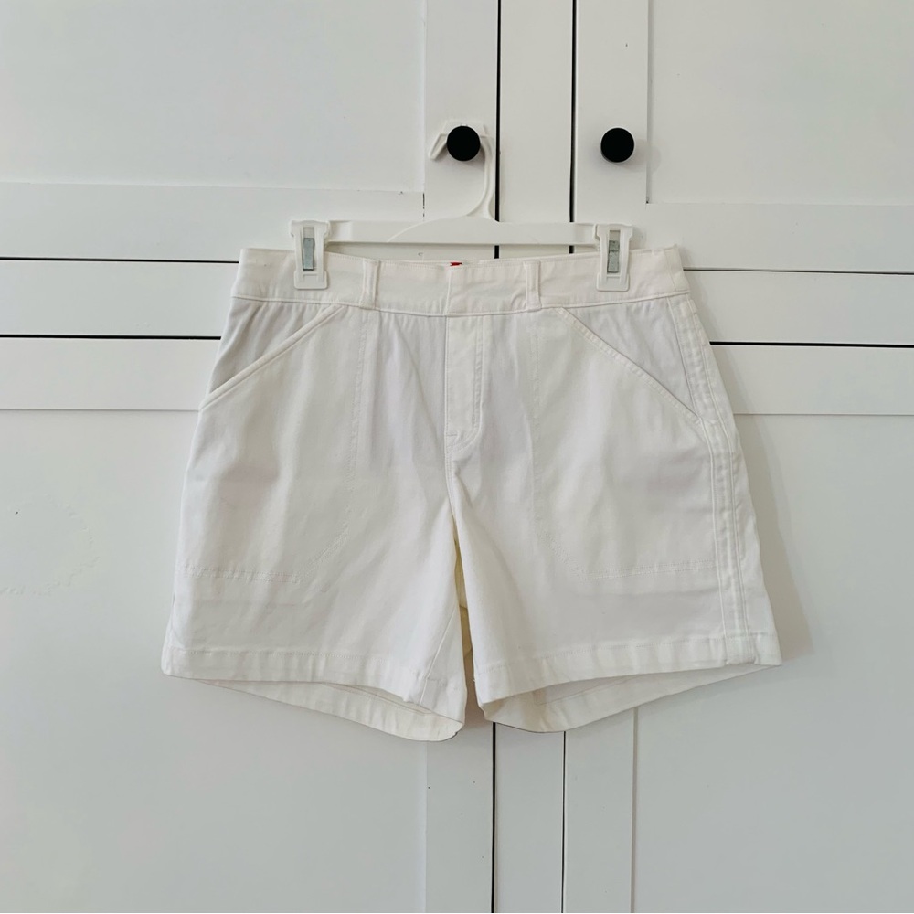 Spanx White Pull On Pocket Shorts Size Medium